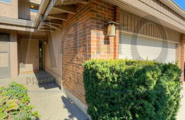 Peaceful Manito Townhome in Harvard Park - 1517 East Cambridge Lane, Spokane, WA 99203