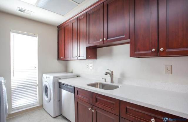 Nicely Upgraded 2 Bedroom 2 Bathroom Condo Available Now! Gallery 3