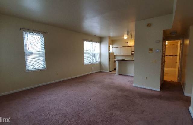 2061 Fitzwater St 2R Gallery 4