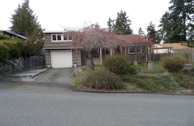 Wonderful 4-Bedroom Home in Great Location FOR RENT - Shoreline Area! - 1332 North 171st Street, Shoreline, WA 98133
