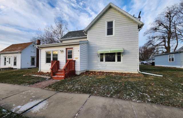 Newly updated 3 Bedroom 2 Bathroom Home-Located in Perry,IA - 1707 5th Street, Perry, IA 50220