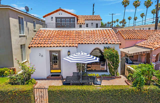 Escape to paradise in the heart of Belmont Shores at VILLA LA VERNE! Gallery 3