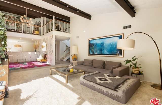 2419 Banyan Dr Gallery 4