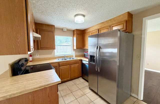 Brick Home in Convenient Location, Large Lot! Gallery 3