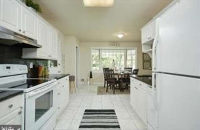 11612 DEBORAH DR Gallery 4