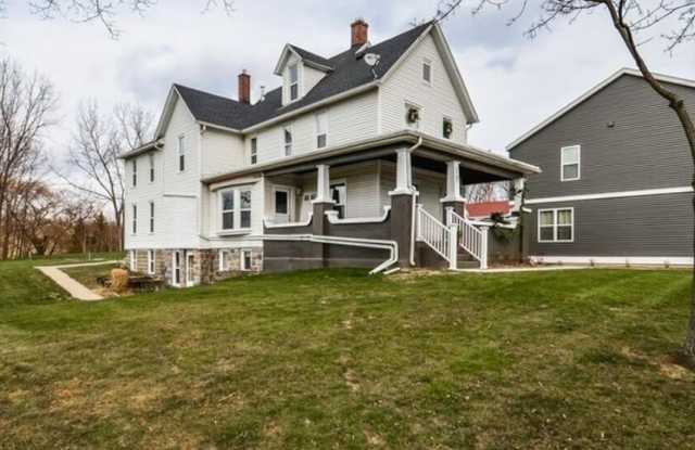 1767 Knapp Street NE - 1767 Knapp Street Northeast, Grand Rapids, MI 49505