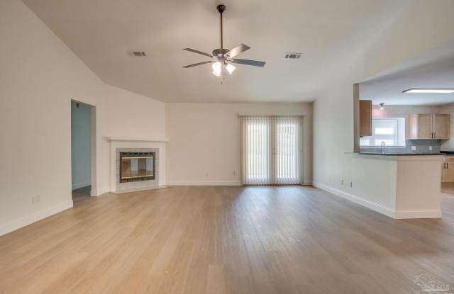 4631 Northpointe Cir Gallery 3