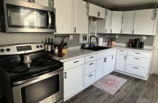 362-364 West Scott Street - 362 - Upper photos photos