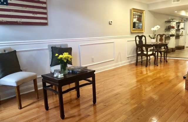 Charming 2BD/2.5BA Townhome in Upper Fells Point ~ Two Blocks from Fells Waterfront! Gallery 3