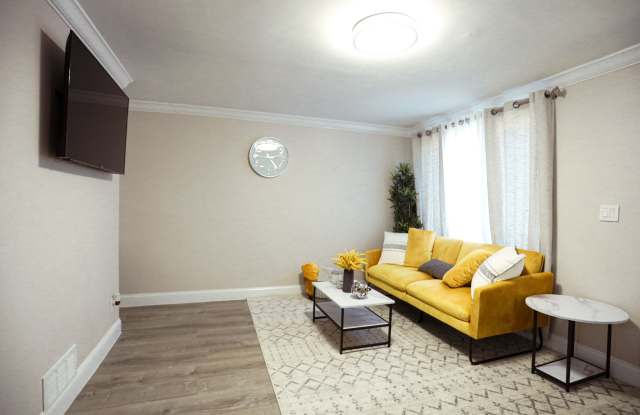 3765 Ravenwood Ave photos photos