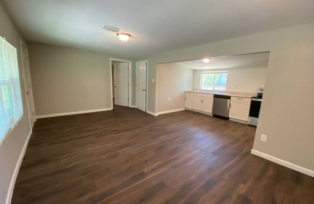 Upcoming: 3 Bedroom Cottage - Downtown Fairhope Gallery 3