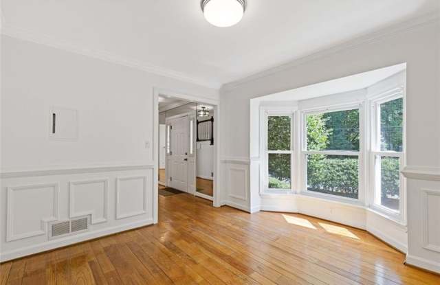 2328 Defoors Ferry Road NW Gallery 3