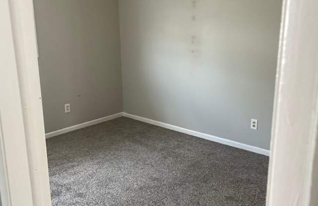 3 bed 1.5 bath town home. Gallery 3