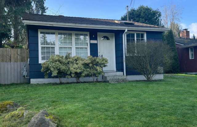 Charming and bright 3 bedroom in Haller Lake photos photos