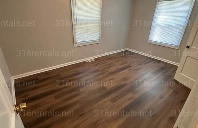 $950 - 2 bedroom / 1 bathroom home with a bonus loft! photos photos