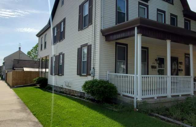 Pet friendly duplex w brand new kitchen & first floor LVP, basement, fenced yard, deck, near community pool photos photos