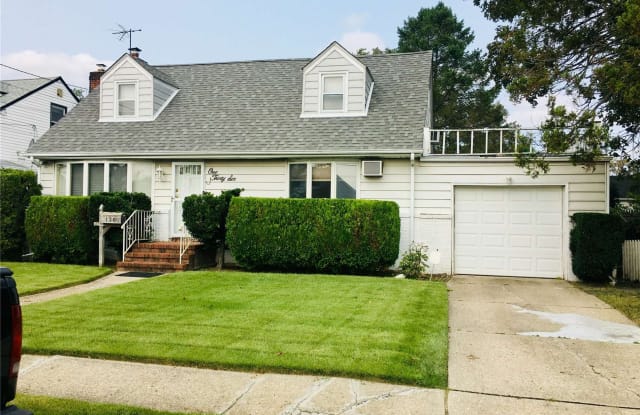 136 Arlington Street - 136 Arlington Street, Mineola, NY 11501