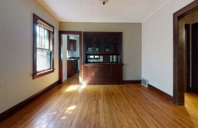4-Bed, 2-Bath House Gallery 4