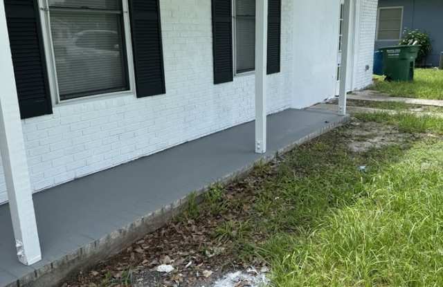 966 Saxon Boulevard - 966 Saxon Boulevard, Deltona, FL 32725