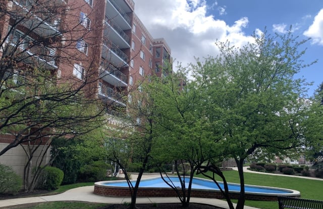 650 South Des Plaines River Road - 650 South Des Plaines River Road, Des Plaines, IL 60016