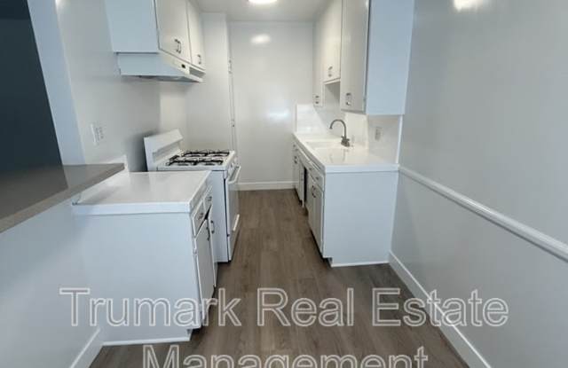 1104 E Wilson Ave photos photos