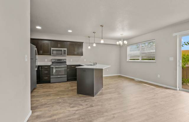 5739 Summerland Dr - Waterloo - 5739 Summerland Drive, Waterloo, IA 50701