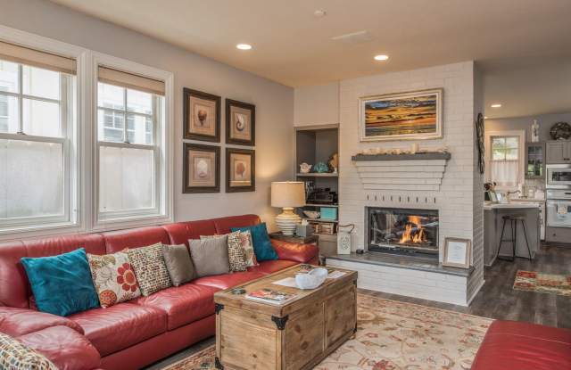 3703 La Gloria Cottage-by-the-Sea Gallery 4