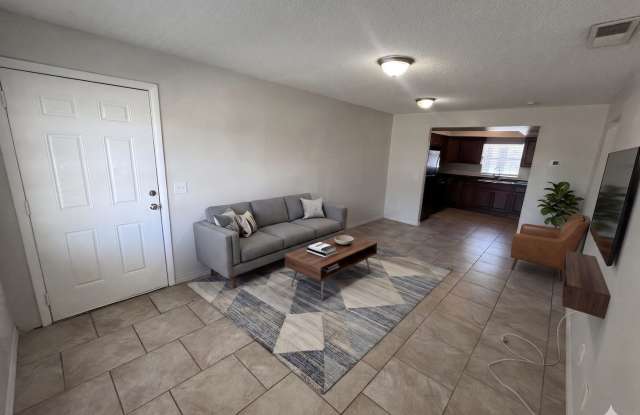 1 MONTH FREE!! - Two Bedroom Hidden Gem in South Tampa Gallery 2
