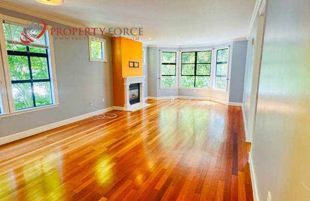 Beautiful 2 Bed 2 bath Available with great amenities! photos photos