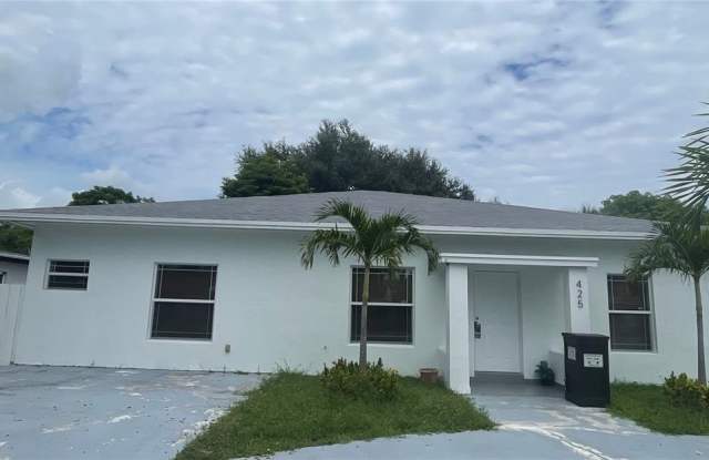 425 NW 135th St - 425 Northwest 135th Street, North Miami, FL 33168