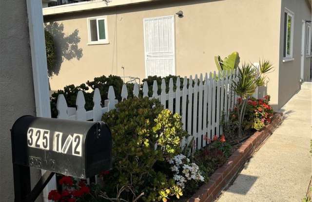 325 E Oak 1/2 - 325 East Oak Avenue, El Segundo, CA 90245 325 E Oak 1/2 - 325 East Oak Avenue, El Segundo, CA 90245