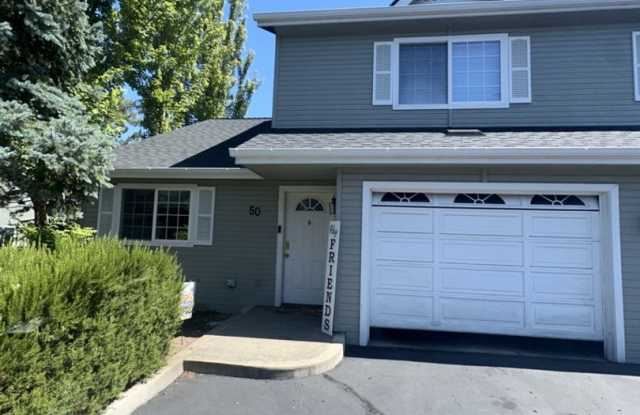 3 Bed, 2 Bath Townhouse in East Medford! Gallery 1