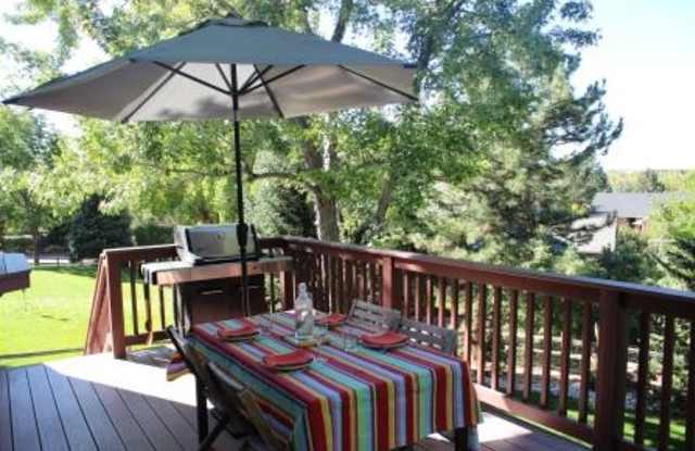8113 S Wabash Ct Gallery 4