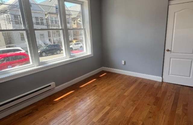 154 W 54th St - 154 West 54th Street, Bayonne, NJ 07002