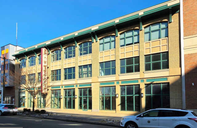667 N BROAD Street Gallery 3