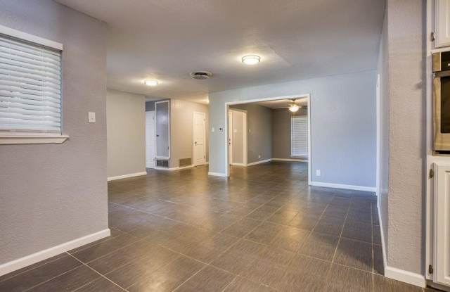 10733 Timbergrove Gallery 2