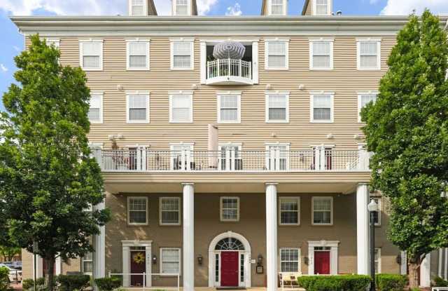 1 Bedroom + 1 Den Condo in Alexandria photos photos