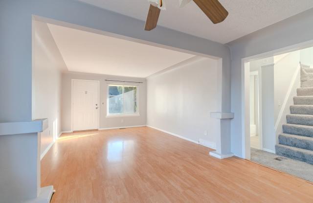 Charming 4-Bedroom, 1.5-Bathroom, and Well Equipped Kitchen Gallery 4