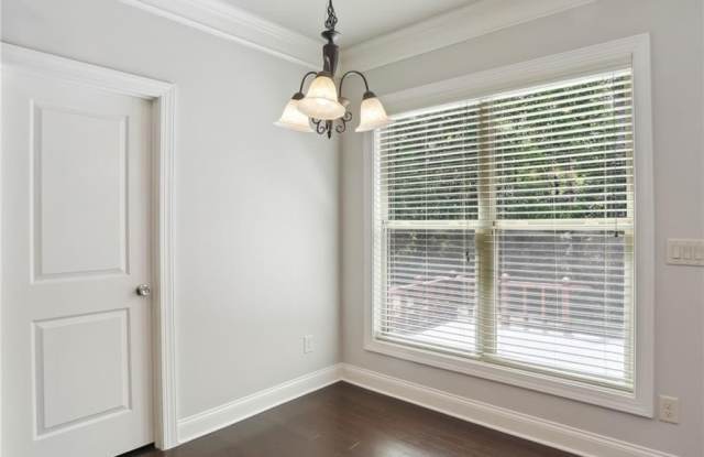 1400 Roswell Manor Circle Gallery 4