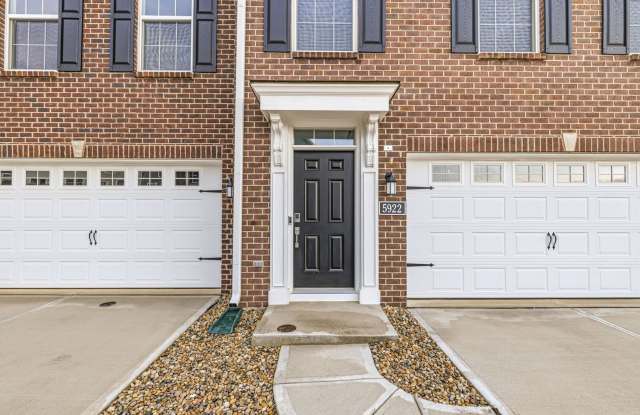 Maintenace free Living at this 3 Level 3 BR in Plainfied! Gallery 4