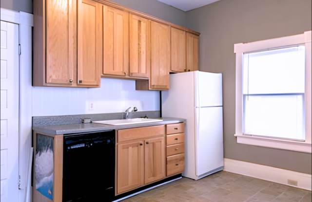 1098 Center Street, NW Gallery 3