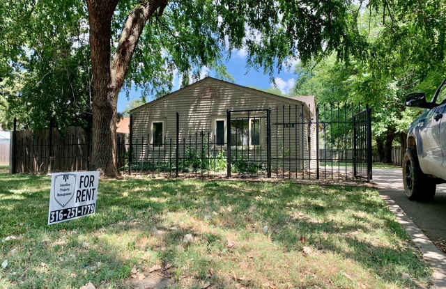 3 bed/2 bath home with large yard and shed! - 1638 South Dodge Avenue, Wichita, KS 67213