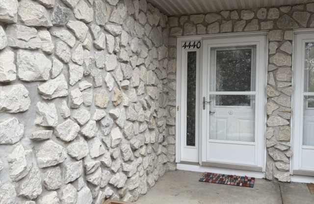 Bright and Cozy Two Bedroom Condo for Rent photos photos