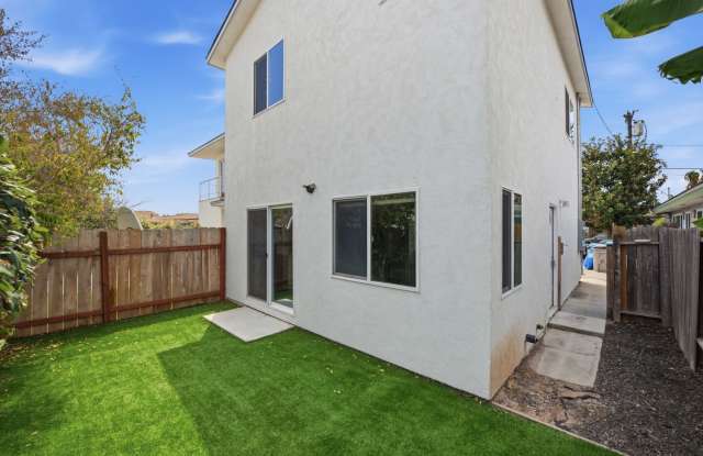 Private turfed yard! photos photos Private turfed yard! photos photos