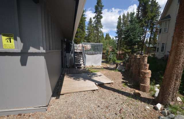 1 bedroom in Breck! Walk to the Quicksilver lift! Snowplowing included! Quiet location. 10 Month Lease! Gallery 3