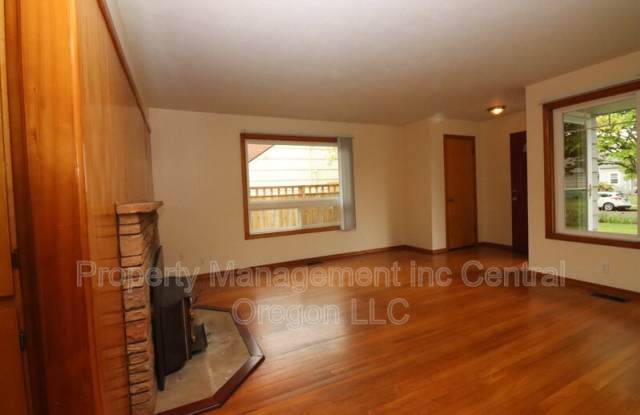 1670 Yew St SE - 1670 Yew Street Southeast, Salem, OR 97302