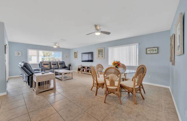 Annual furnished 2 bed/2 bath Villa in Sarasota close to Siesta Key! Gallery 2