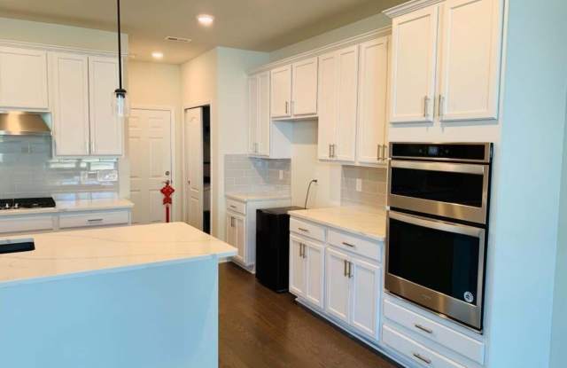 22478 WOODBRIDGE Lane Gallery 4