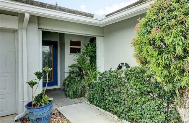 3371 SW Villa Place Gallery 2