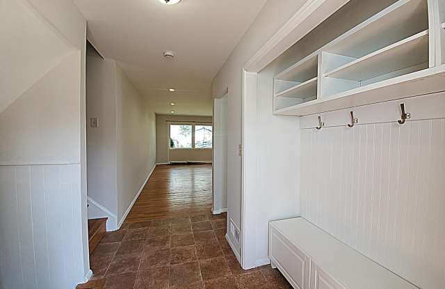 702 W EDMONSTON Drive Gallery 4